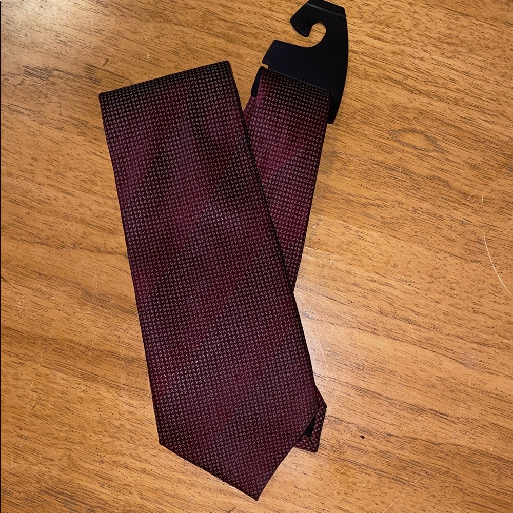 New DKNY 100% silk men’s tie